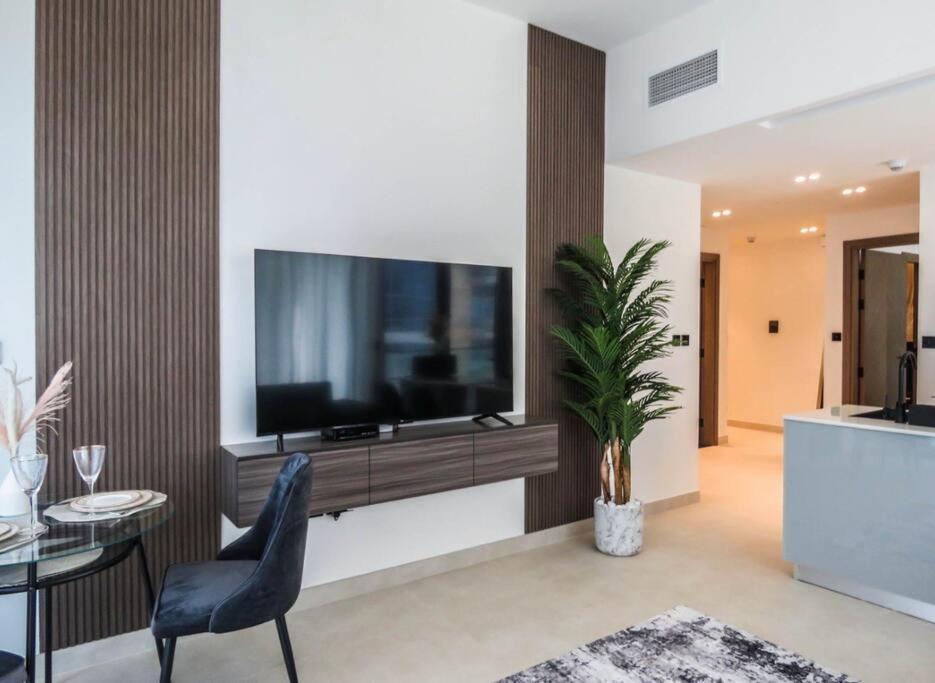 Stylish 2 Bedroom In Binghatti, Business Bay Dubái Exterior foto